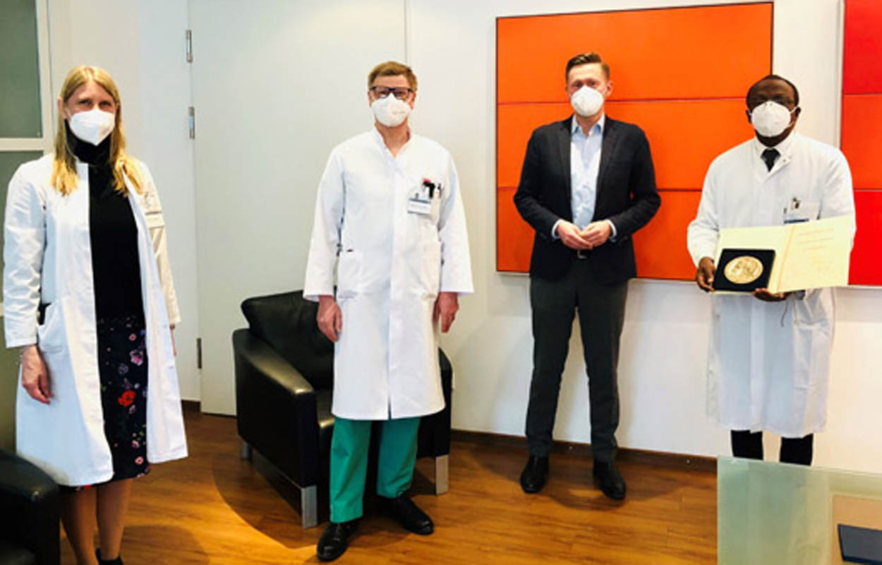 Dr. Wolfgang Stefinger zu Besuch in der Chirurgischen Klinik und Poliklinik für Chirugie